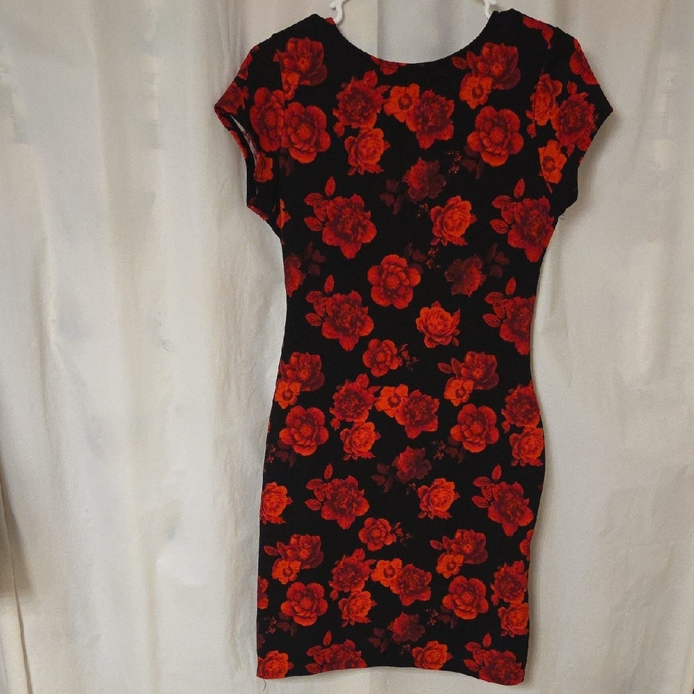 Almost Famous Black Dress with Red Floral Print - Picture 4 of 5